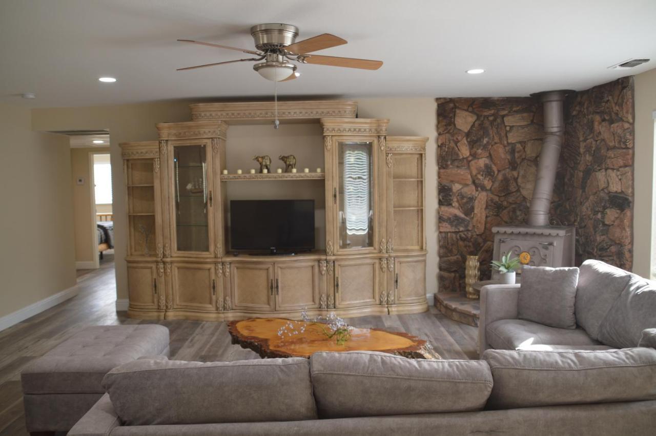 Beautiful 3 Bedroom Home Located Near Yosemite آوكهيرست المظهر الخارجي الصورة